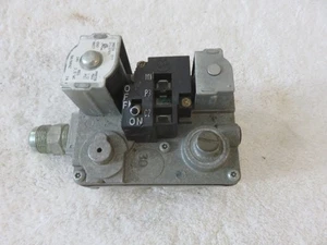 Parte de válvula de gas Lennox # 31L3701 modelo de válvula # 36E24-211 - Imagen 1 de 2