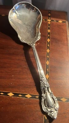 LUNT ELOQUENCE STERLING SILVER  BUFFET BERRY SERVING SPOON - Image 1 of 4