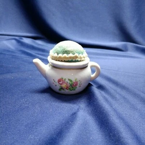 VINTAGE PORZELLAN TEEKANNE NADELKISSEN/ÜBERTOPF  - Bild 1 von 6