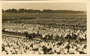 REAL PHOTO POSTCARD HIGH MASS IN PHOENIX PARK, EUCHARIST CONGRESS, DUBLIN 1932 - Picture 1 of 2