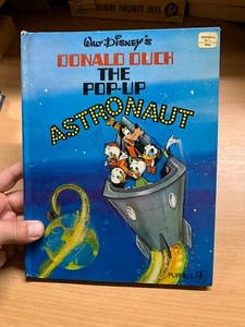 1970 WALT DISNEY'S DONALD DUCK Le Pop Up Astronaute Livre Vintage Relié (P4) - Imagen 1 de 15