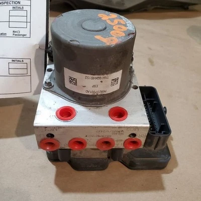 2015 Jeep Cherokee Anti-Lock ABS Brake Pump Module W/o Adaptive Cruise OEM - Image 1 of 4