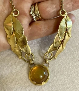Art Deco Brass Leaves Faux Amber Cabachon Necklace Antique Spring Clasp 3D 16” - Picture 1 of 7