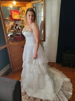 Vestido de noiva princesa de alta costura tamanho 10 com enfeites de strass - Imagem 1 de 4