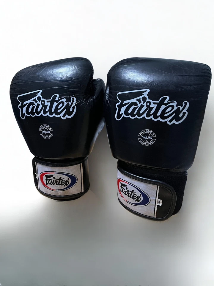 Luvas de boxe Fairtex BGV1 16 oz pretas de muay thai – Usadas, bom estado - Imagem 1 de 4