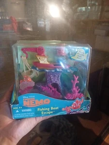 Hasbro 2002 Disney Pixar Finding Nemo barco de pesca escape sellado - Imagen 1 de 9
