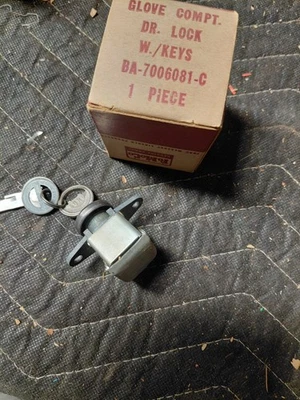 Juego de cerradura de compartimento de guantera Ford 1941 NOS con llaves BA-7006081-C Foto 1 de 4