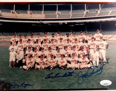 Foto autografiada 8x10 de Lew Burdette Joe Adcock Johnny Logan Bravos JSA AU16743 Foto 1 de 2