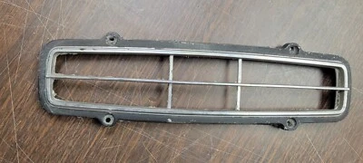 Chevy Monte Carlo 1970-1972 luz trasera bisel lámpara de freno moldura 3982426 Foto 1 de 4