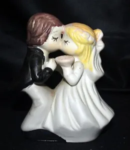 Vintage Porcelain Bride & Groom figurine CAKE TOPPER - Picture 1 of 2