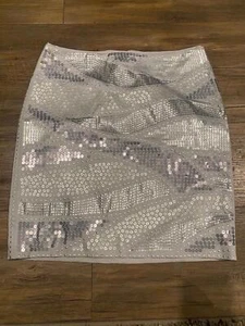 Falda de lentejuelas plateadas del mercado negro de la Casa Blanca talla 4 usada en excelente estado - Imagen 1 de 5