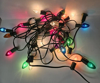 Christmas Lights Unbranded 25 C7 Bulbs String to String Green Cord Some Twinkle - Image 1 of 4