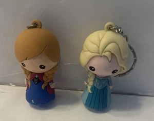 Lotto di 2 portachiavi personaggi Disney principessa Anna Elsa borsa cieca figure Frozen - Foto 1 di 4