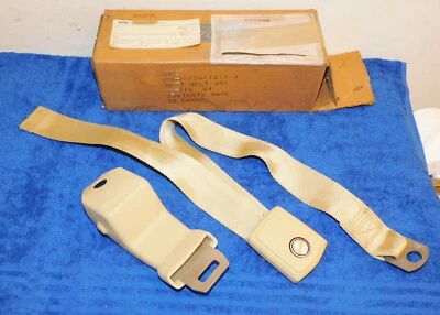 Ford E100 E150 E250 E350 Econoline 1978-83 nuevo de lote gamuza derecha cinturón de seguridad delantero conjunto Foto 1 de 4