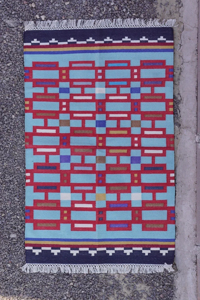 Alfombra de algodón telar a mano Rugmoda - intrincado diseño geométrico rojo y azul Foto 1 de 4
