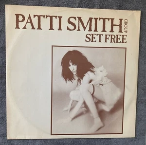 PATTI SMITH GROUP - ‘SET FREE’ VINYL EP ARISTA 12197 PLAY GRADED VG+ Free P&P - Picture 1 of 4