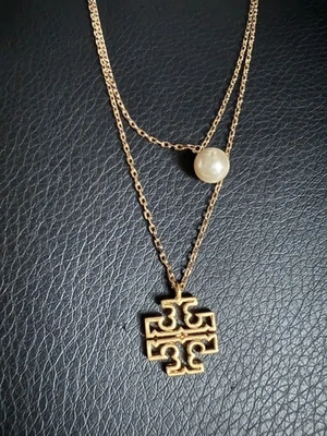 Pingente em camadas Tory Burch Britten novo com etiquetas + colar de pérolas 80246 - Imagem 1 de 4