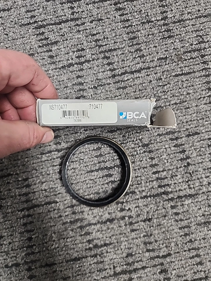 Toyota Fj Cruiser, 4Runner, Tacoma sello de rueda delantero 4x4 National 710477 Foto 1 de 1