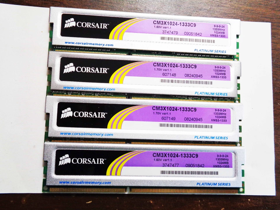 Corsair XMS3 DDR3 CM3X1024-1333C9 1024MB 4GB . (4 x 1GB) - Image 1 of 2
