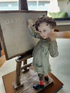 Vintage Capodimonte Pucci Girl at Chalkboard In School Figurine Signed Pucci - Bild 1 von 10
