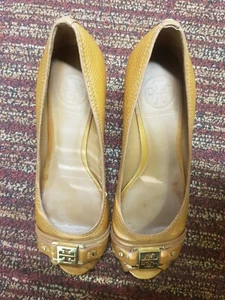 Tory Burch Peep Toe Wedge Women's 7.5 M Shoes Pebbled Leather Stacked Heel. Tan - Picture 1 of 9