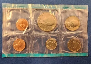 1972 U.S. Mint Set - Uncirculated 6-Coin Set - Philadelphia set + San Fran 1c - Picture 1 of 3