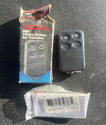 Transmisor llavero inalámbrico de cuatro botones Ademco 5804 Foto 1 de 2