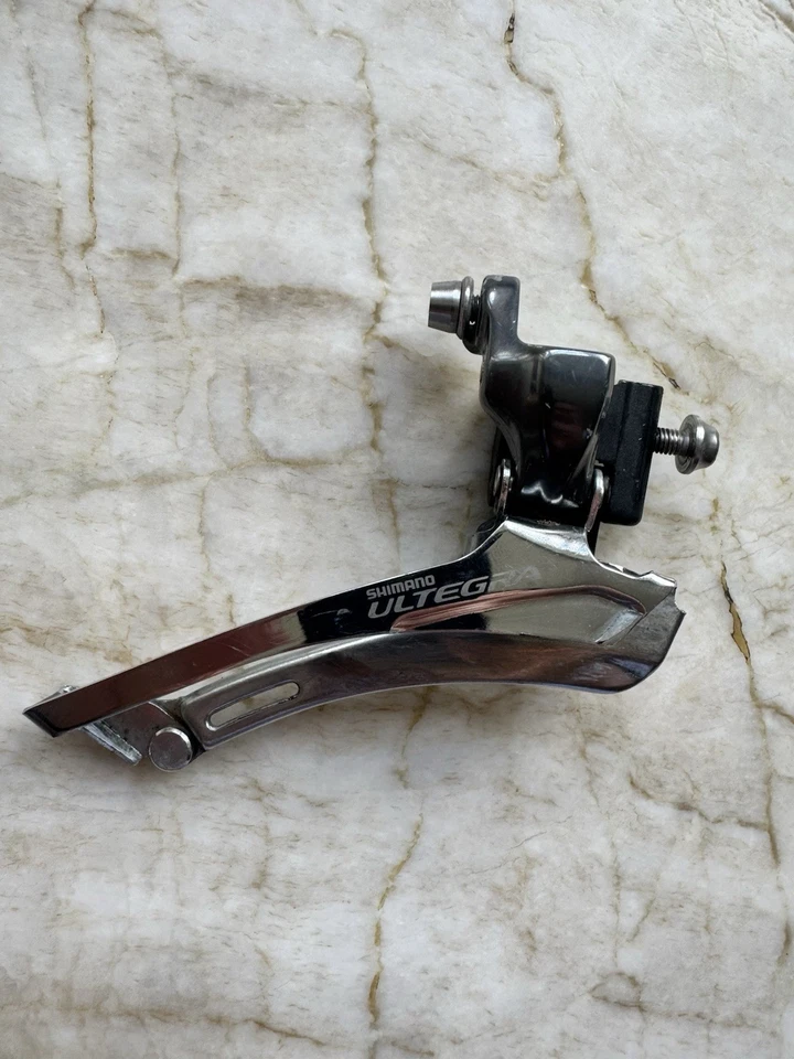 Câmbio dianteiro de bicicleta Shimano Ultegra FD6700 - Imagem 1 de 4