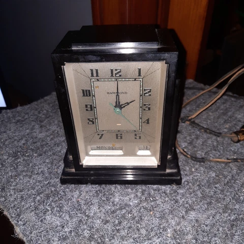 HAMMOND  GREGORY  ART DECO CLOCK..EMPIRE STATE BAKELITE CASE Cover