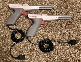 TWO 1985 Vintage Nintendo NES-005 Grey Zapper Guns ~ Excellent Condition!!