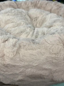 Calming Donut Cat Dog Bed in Faux Fur Cream 23" - Picture 1 of 5