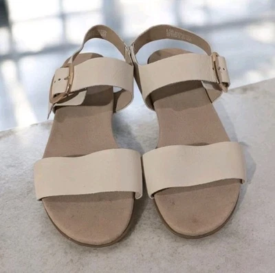 Sandalias de cuero Munro Cleo con hebilla crema punta abierta minimalistas modestas para mujer talla 8,5 Foto 1 de 4