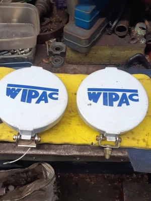 PAR DE FAROS ANTINIEBLA CLÁSICOS MINI CROMADOS WIPAC 5 1/2" CON CUBIERTAS - Imagen 1 de 4