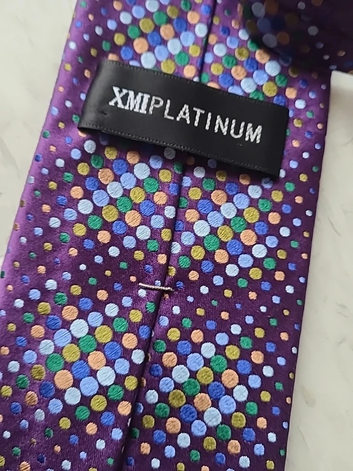 CORBATA A RAYAS ESCALONADAS XMI PLATINO HECHA EN EE. UU. AZUL/AMARILLO/VERDE - CORBATA DE DISEÑADOR Foto 1 de 4