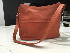 ENNY- ITALIAN- VINTAGE - Tan super soft Leather handbag Medium Good Condition - Picture 1 of 5