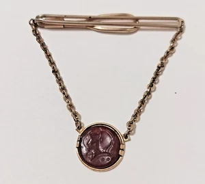 VTG Swank Carnelian stone carved soldier w/gold toned chain and brass tie bar - Picture 1 of 5