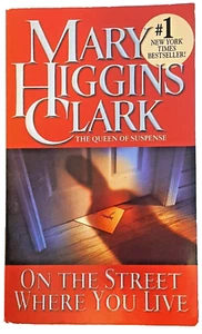 MARY HIGGINS CLARK – ON THE STREET WHERE YOU LIVE – Paperback Book - Imagen 1 de 2