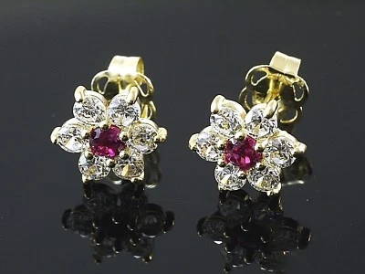 333 Gelbold Ohrstecker 2 gefasste Zirkonia rubin und 12 Zirkonia - Bild 1 von 2