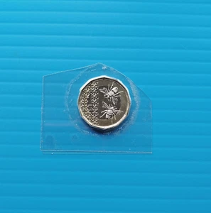 £1 Coin. 2023 DEFINITIVE BEES KING CHARLES ONE POUND COIN BUNC. Crown Privy Mark - Picture 1 of 2