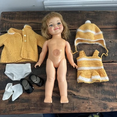 Винтажная идеальная кукла ХИХИКАНЬЕ НЕПРОВЕРЕННАЯ каштановые волосы зеленые глаза 1967 ОРИГИНАЛЬНАЯ ОБУВЬ НОСКИ - Изображение 1 из 4