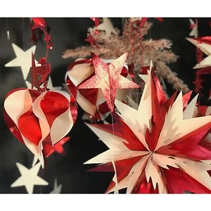 Weihnachtsdeko rot & creme geprägte Folie Herzen, Sterne & Brunnen Deko - Bild 1 von 7