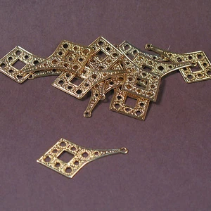 Lot of 12 Filigree Brass Plated Stamped Earring Findings (9K) - Imagen 1 de 3