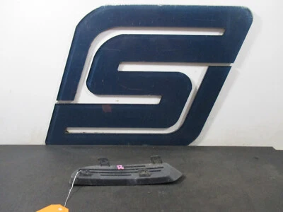 2005 Acura RL - Right Passenger Side - Front Bumper Insert Trim Vent Foto 1 de 4