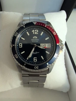 Reloj automático para hombre Orient Mako II esfera Pepsi azul - caja de 41,5 mm Foto 1 de 4