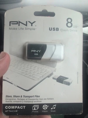 PNY 8GB USB 2 Point 0 Flash Drive Compact Attache Sealed New - Image 1 of 2