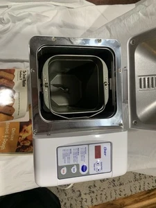 Oster Deluxe Bread And Dough Maker Machine 2lb Model 5843/  400 Watts. Shelf/18 - Picture 1 of 4