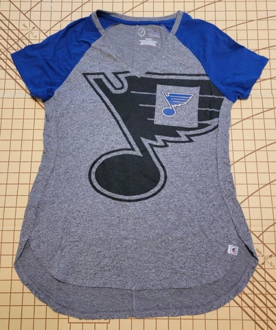 NHL St Louis Blues T-Shirt Majestic  Womens Size Small Cover
