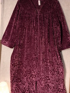 Simply Basic Robe Cozy Wear Large SZ Large 12/14 Burgundy Velvet Zip Front - Picture 1 of 12