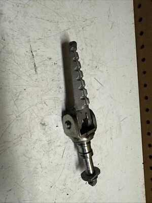 2017-2022 2020 DUCATI SCRAMBLER 1100 Monster 797 DIREITO RR PÉ PEG SUPORTE MONTAGEM - Imagem 1 de 4