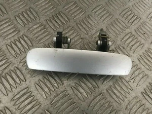 Poignée Extérieur Arrière Gauche AUDI A8 I (1) 4D PHASE II (2)  Réf : 4B0839205 - Picture 1 of 4